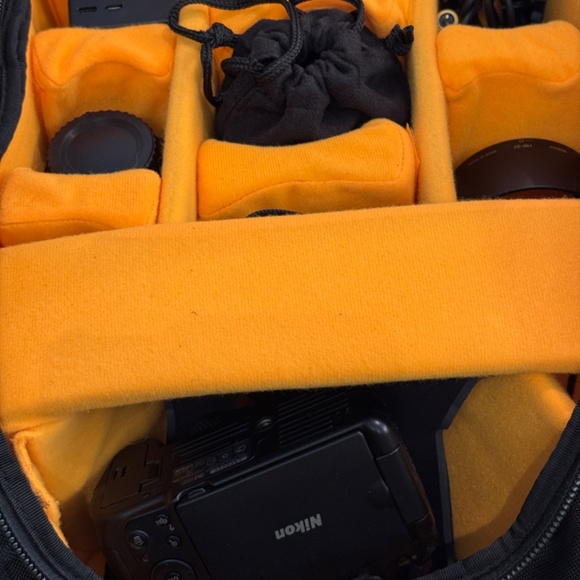 Nikon D5100 DSLR Camera Kit - Picture 10 of 16